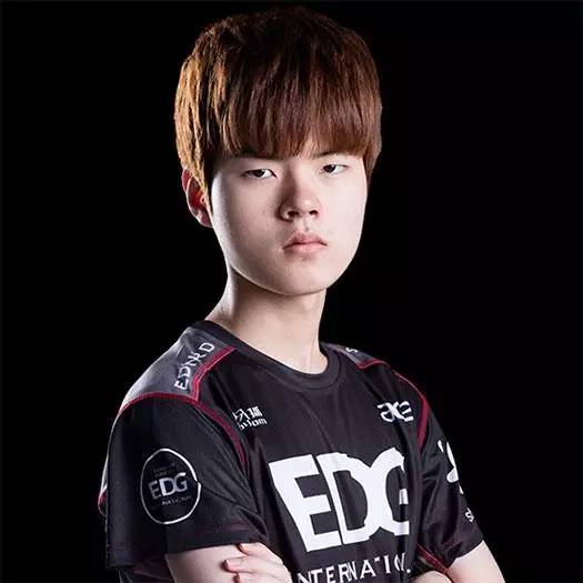 EG碾压C9，Deft极限生还后反打顶尖较量2025世界赛，让粉丝疯狂欢呼的简单介绍