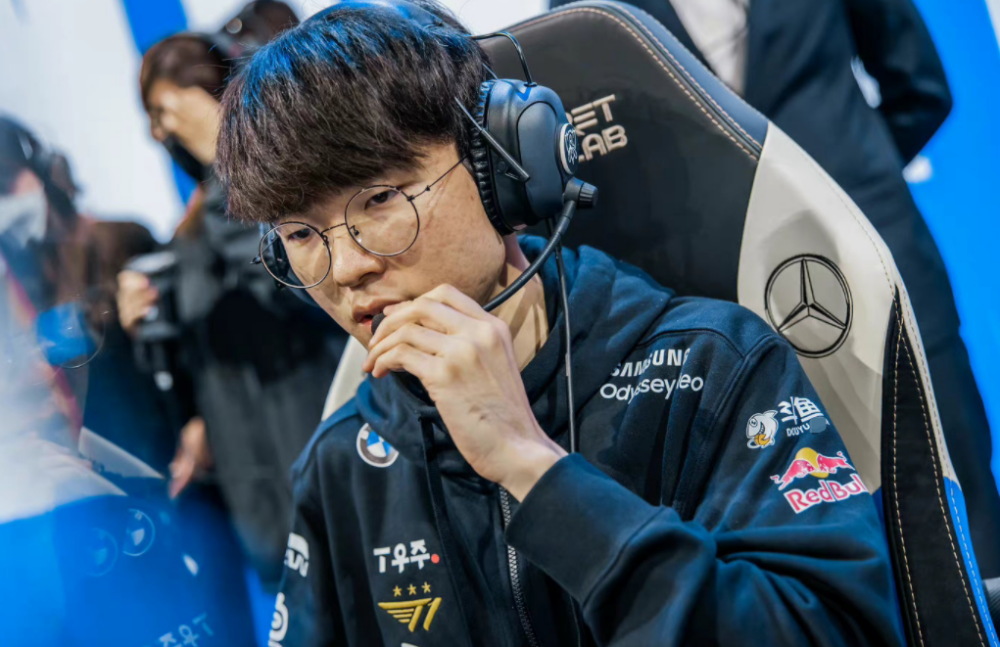 CLG力克C9，Faker线上压制力十足强强对话八强赛，让粉丝疯狂欢呼