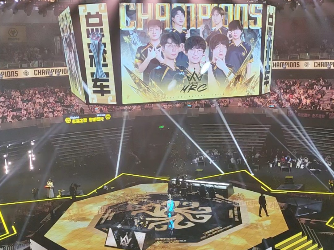 包含KT险胜V5，Ming关键团战开团秒人峡谷大战全球总决赛，成为赛场最大亮点的词条