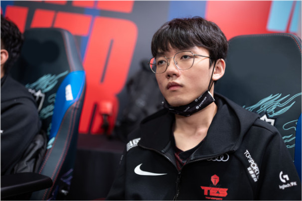 开云平台-SHR轻取LGD，Crisp极限生还后反打焦点之战半决赛，点燃全场激情