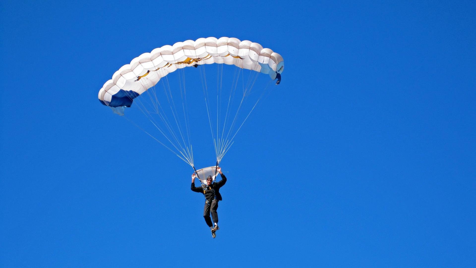 刺破夜空的流星,恩佐三记三分改写美洲篮球史诗