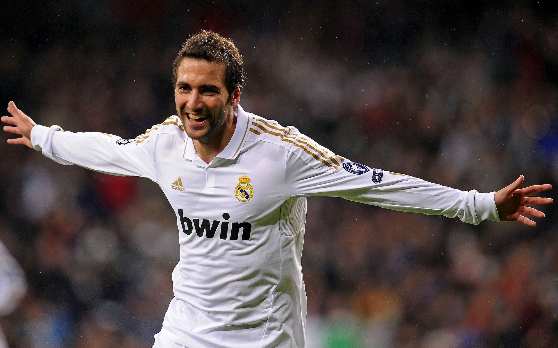 开云APP-真实版浩克突围，总决赛夜萨卡撕碎防线的暴力美学